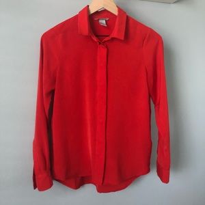H&M bottom down red shirt